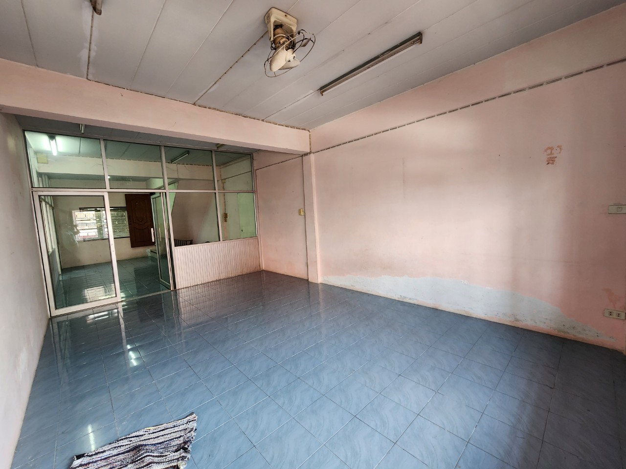 RealEstate905-15 